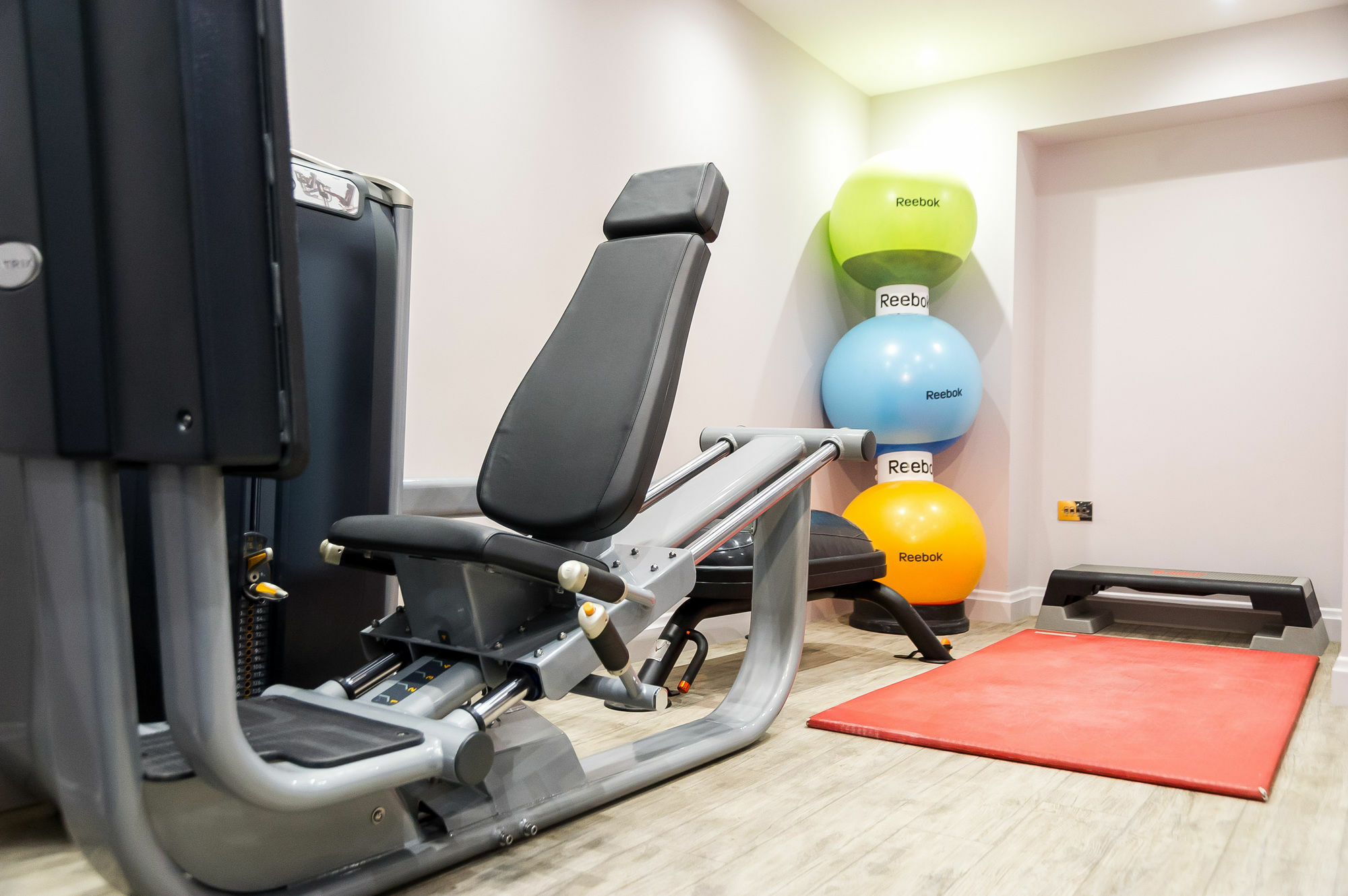 Grand Jersey Hotel And Spa Saint Helier Jersey Kültér fotó A leg press machine